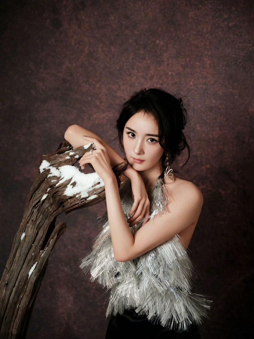 杨幂🦊杨幂宝家洁品牌全球代言人“因为有了黑夜，星星才会如此闪耀。经历过黑