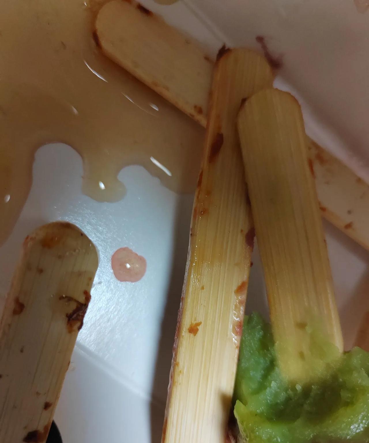我们那边新开了家榴莲店，专门卖榴莲，每天拍视频发抖音，很是火爆。我和老公都爱吃，