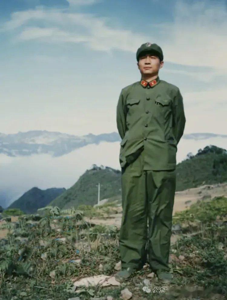 【他曾是好打架的后进战士，老山战场找到用武之地，立功入党提排长】刚入军营时，他就