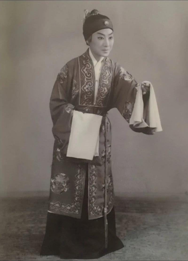 1953年，秦腔演员孟遏云有一个怪癖，无论是不是和朋友一起或者其他人，她从来都不