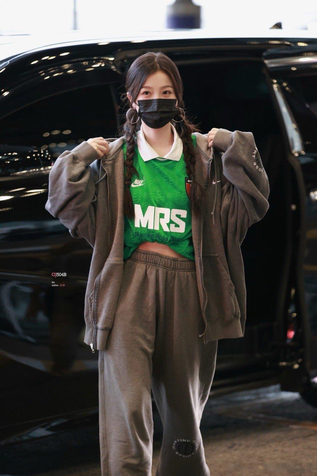 虞书欣回国机场路透​​​