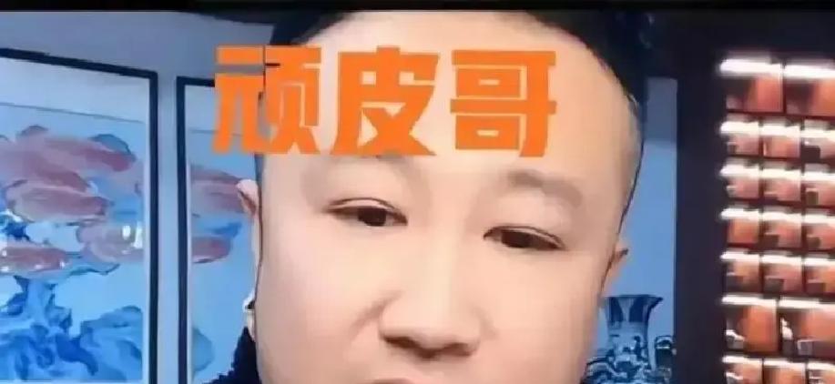 郑好摔杯，德云社开出了第一张罚单。郭德纲铁腕治军，却压不住后台的火。一边是严