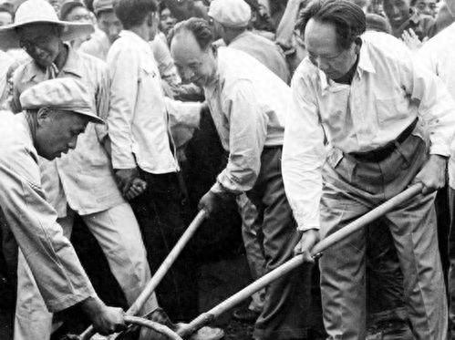 1969年厨师于存误将苦瓜炒入鸡丁，毛主席品尝后表示：下次还要你来做菜吗？19