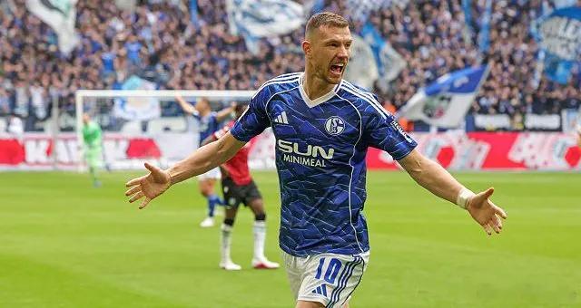 沙尔克04这赛季真的有点“复苏了”。这支曾经在2023年从德甲降级的老牌球队，当