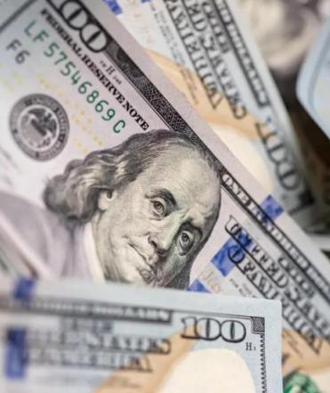 全世界现在都在赌中国和美国到底谁先扛不住，目前的状况是中国有货，美国有钱，但美国