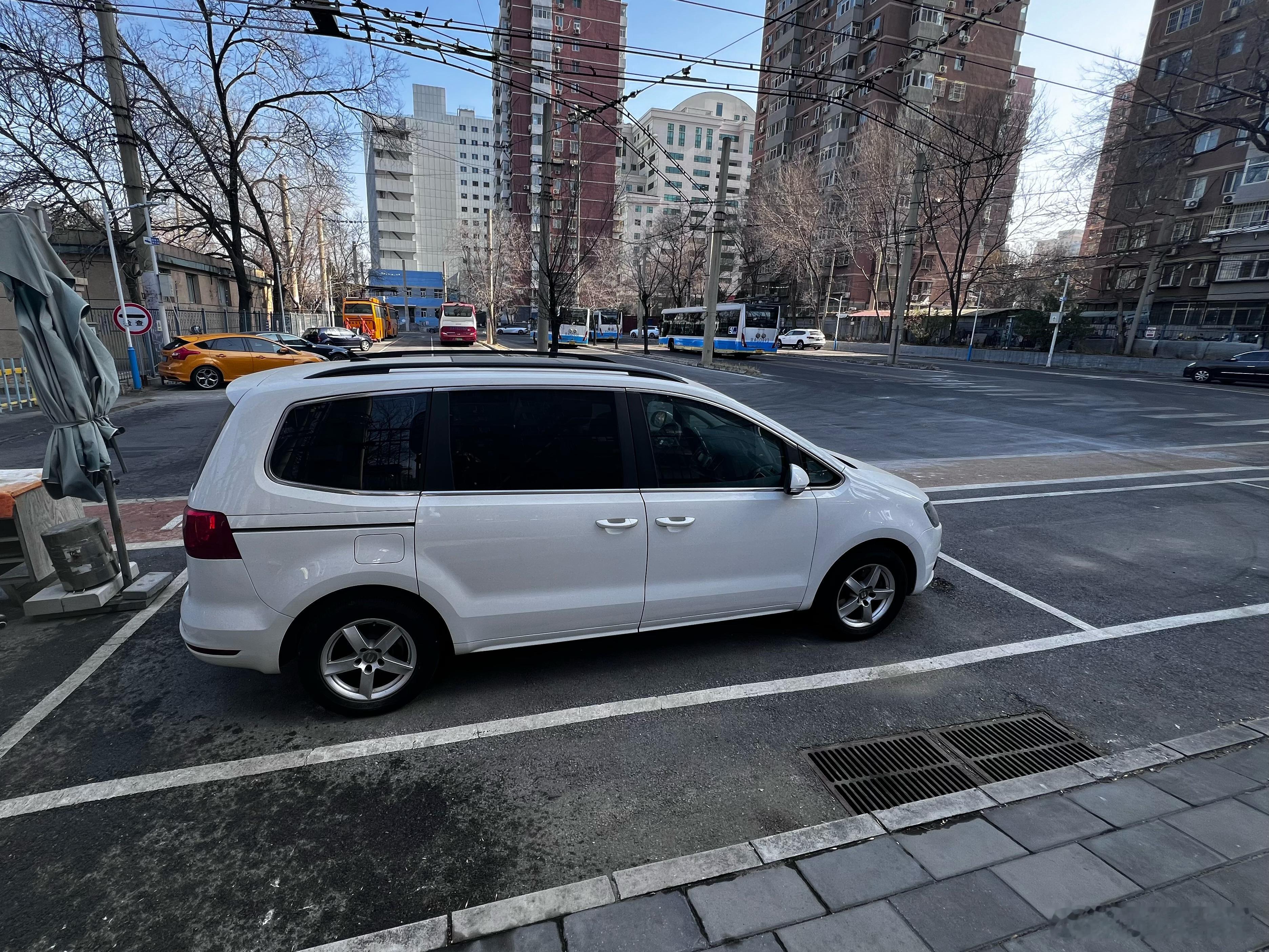 西亚特Alhambra，夏朗的姊妹车，似乎没卖过但的确卖过的神奇MPV……感觉同