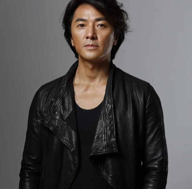 2013年，主持人问郑伊健："你这辈子有什么遗憾？"郑伊健神情落寞地说："如果