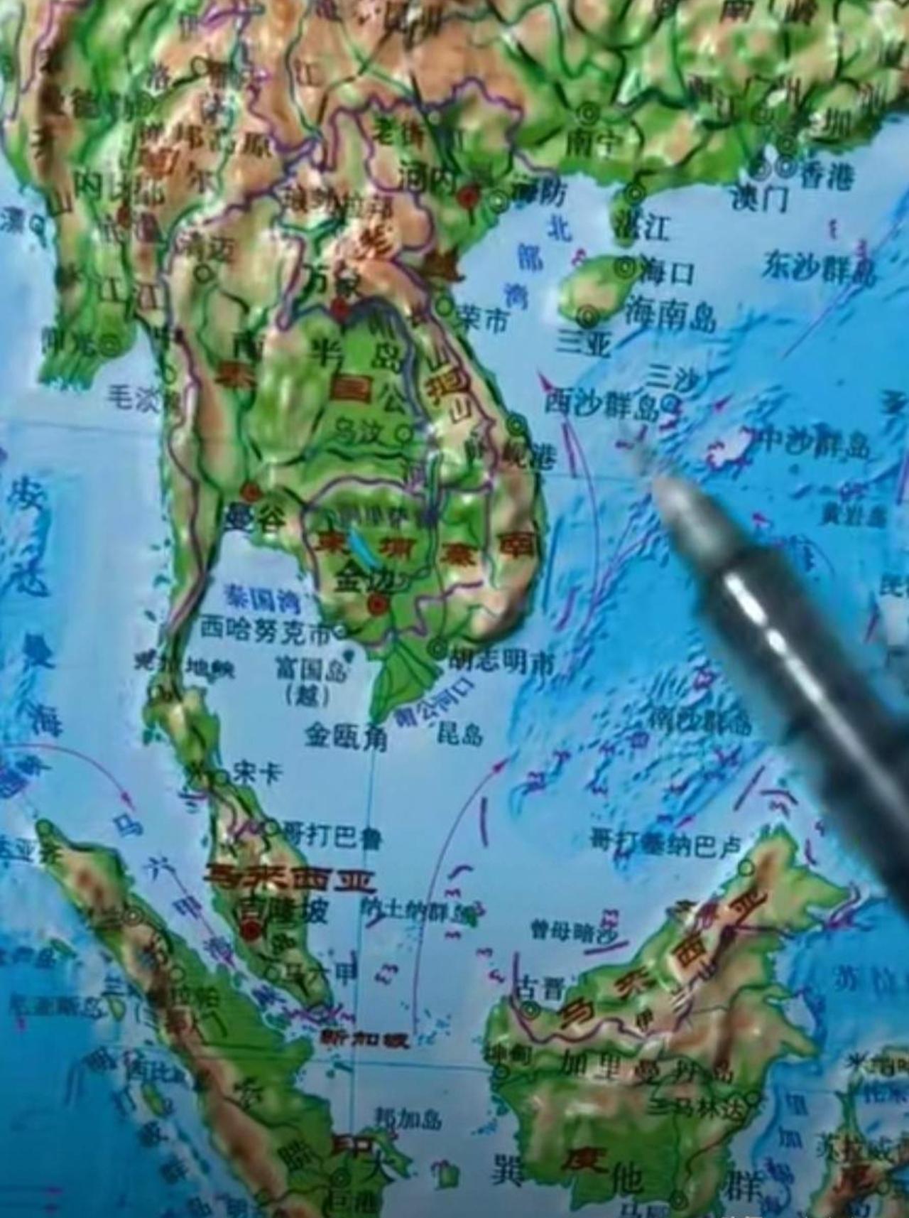 海南能够取代新加坡吗？家人们，最近海南洋浦港成了热议的“潜力股”，有人说它要