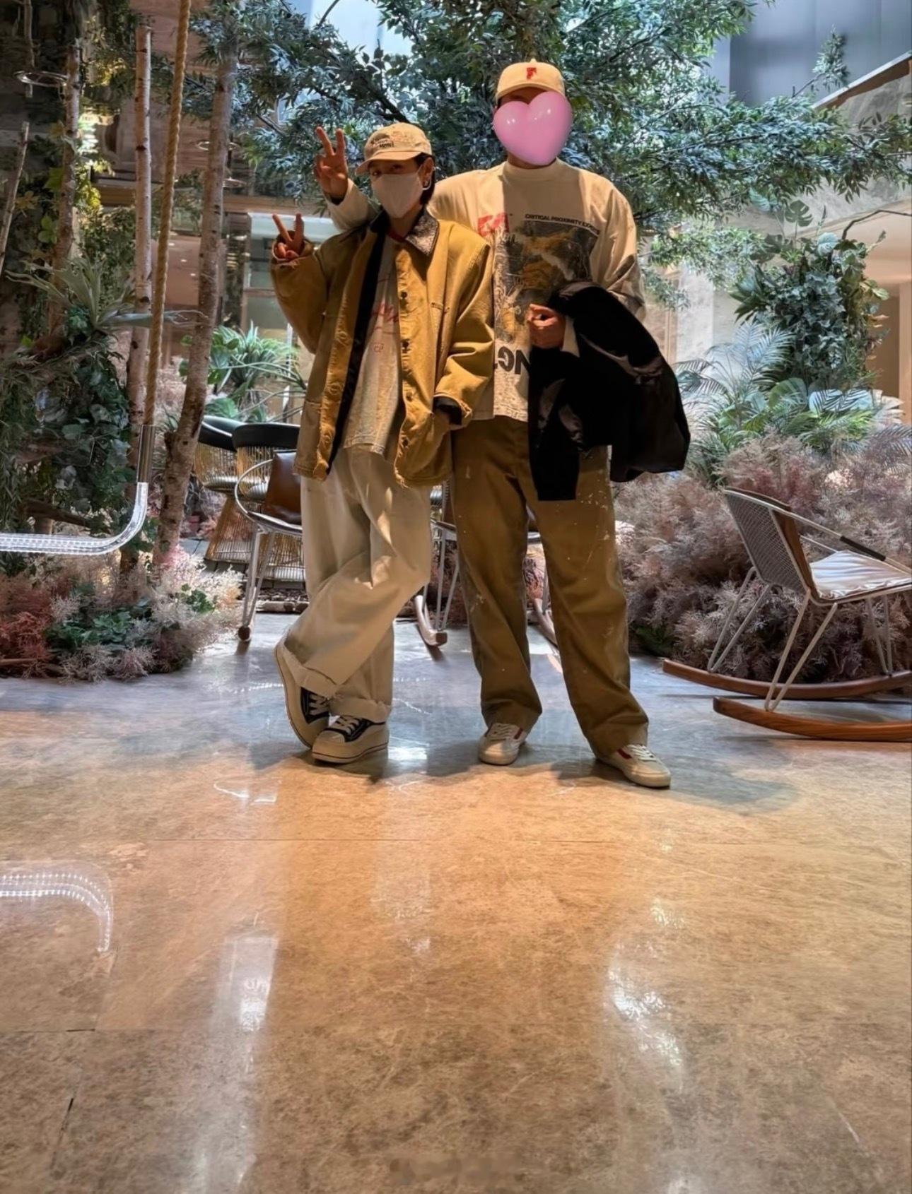 儿子拍的孙艺珍玄彬儿子给孙艺珍玄彬拍照甜豆已经会给爸爸妈妈拍照啦📷好幸福的一家