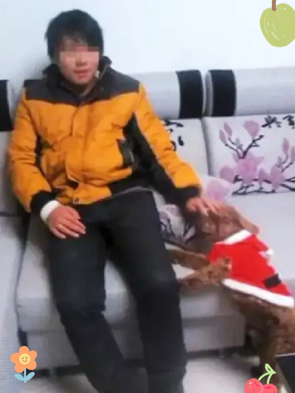 只是年少无知买了玩具，白白葬送最好的七年青春，真的太可惜了！2014年，四川18岁小伙刘大蔚，网购了