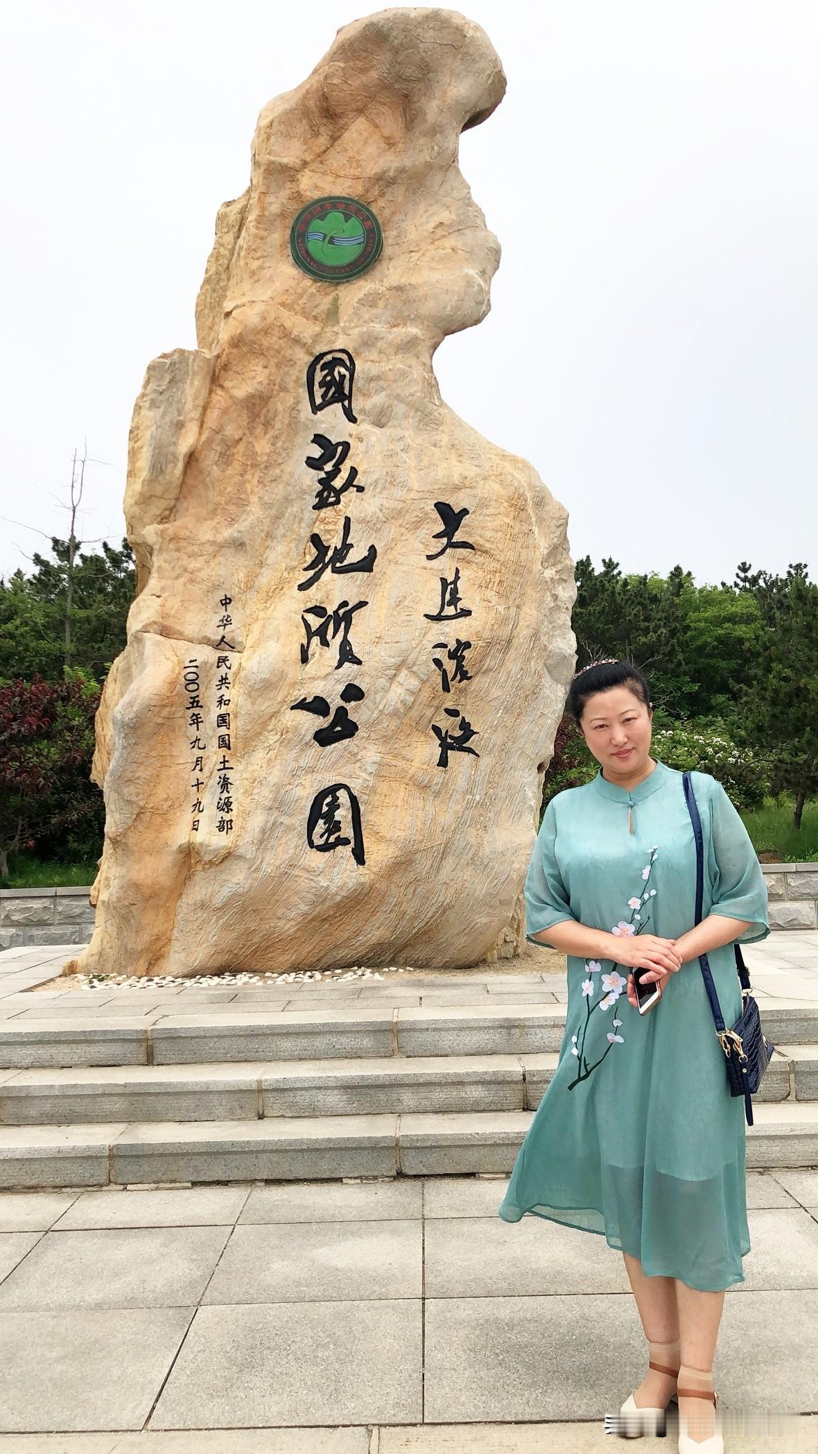 大连的景点我都非常喜欢。大连有2个5A级景区，一个是金石滩地质公园，一个是老