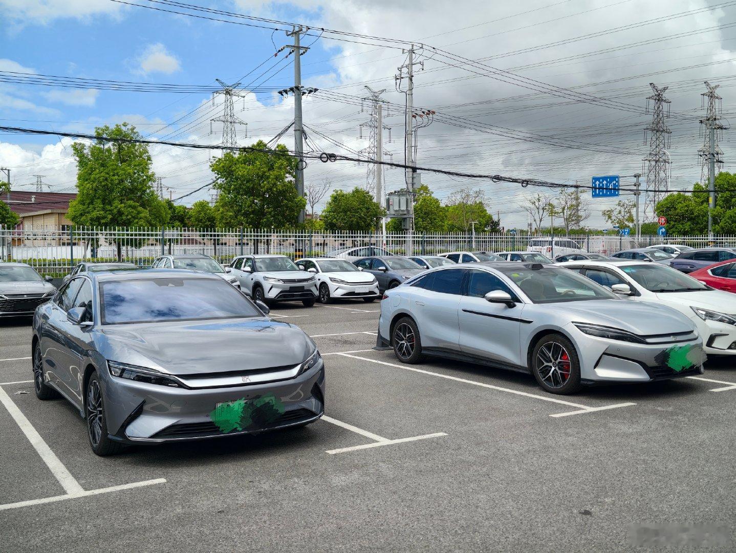 开着老汉来订了一台比亚迪大汉。这车咋样啊？店里没实车，咱也没看到实车。这属不属于盲订啊[doge]​