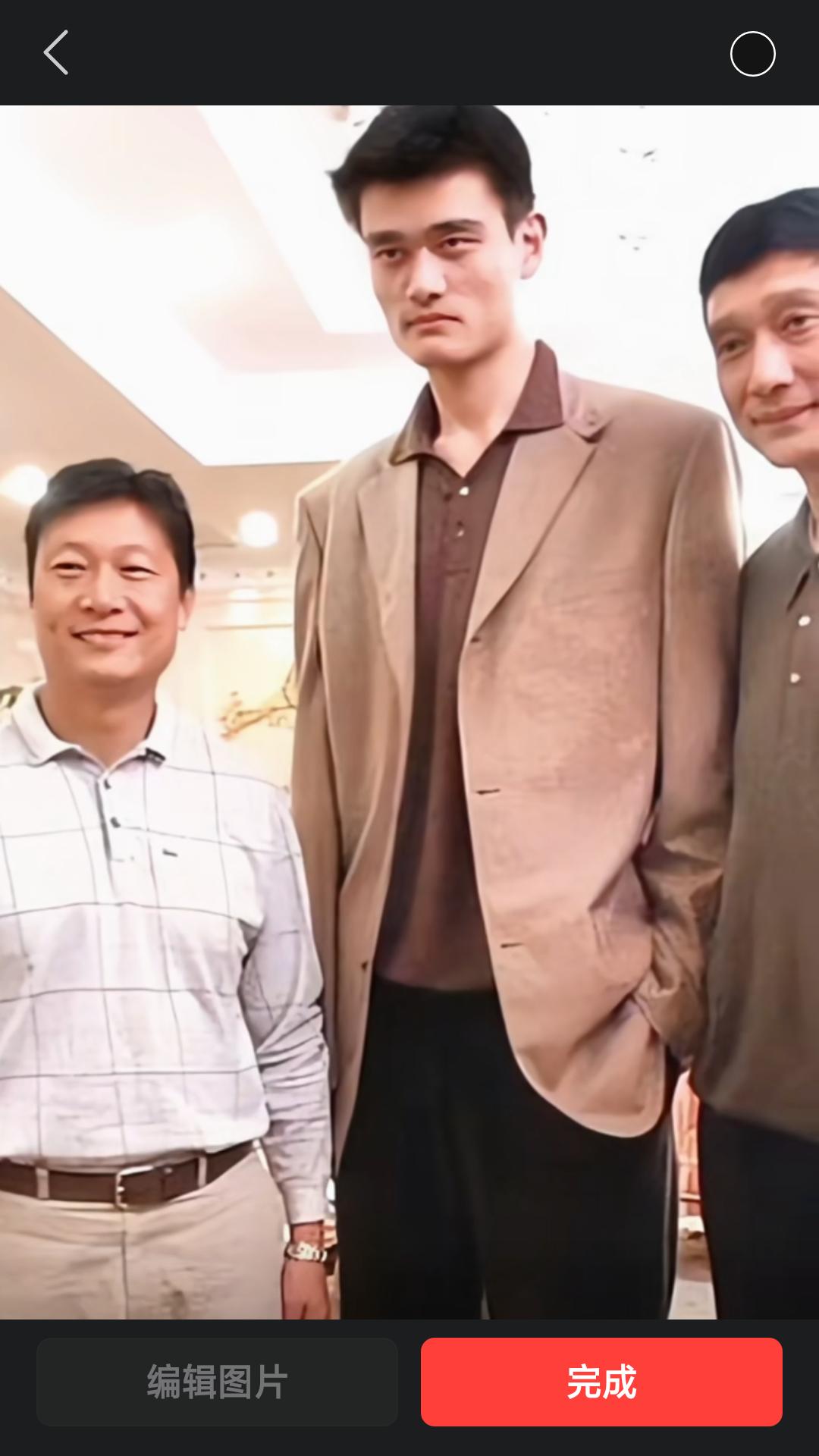 【从当年NBA选秀状元到卸任篮协主席，短短20几年姚明体重发生巨变。】根据资料