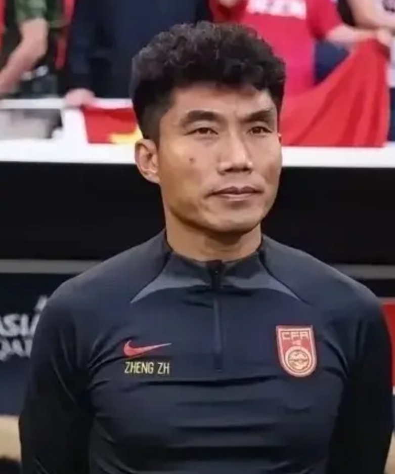 怎么评价郑智才是客观公正呢？球员时期的郑智踢中场位置，无论在当时的恒大还是国家队