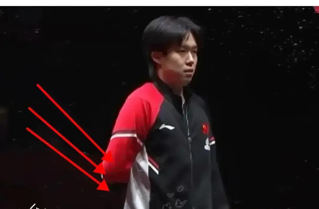 他的身体，在夺冠前先发出了警报。三个月，14站比赛，42小时高强度对抗。这不