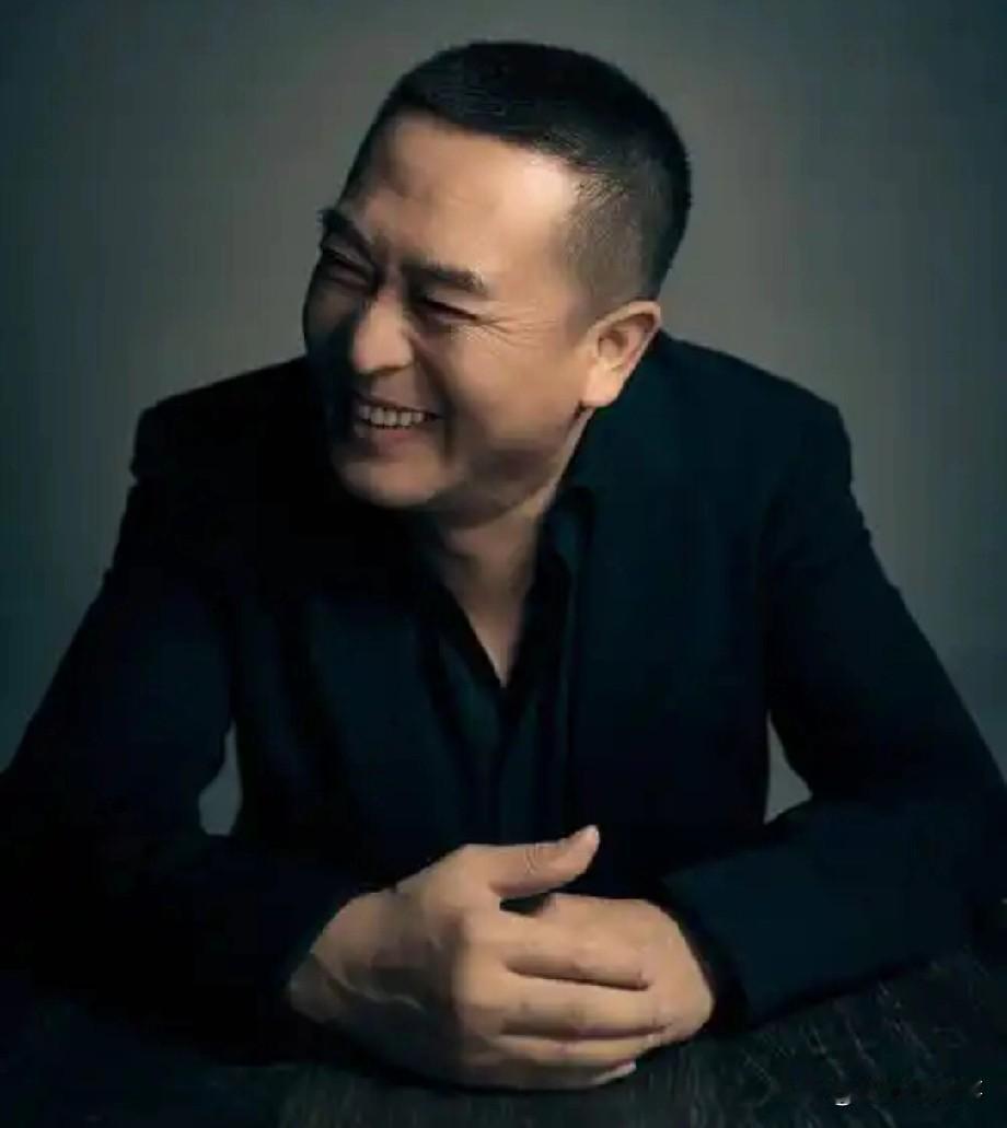 曾经，张嘉译的前妻杜珺，竟然当着媒体的面，怒斥：