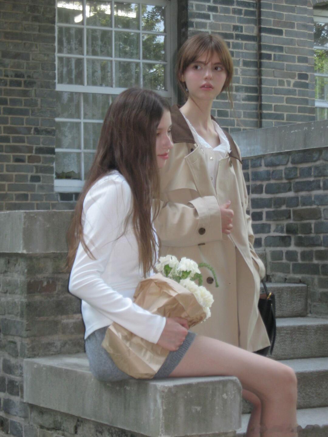 风里裹着温柔春光，轻衫配阔腿裤，把春日的松弛感穿在身上✨穿搭分享时尚穿搭生活手记