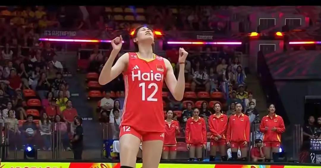 中国女排为什么输球？首先：心态不稳定；就连输两局；足以证明：以年轻选