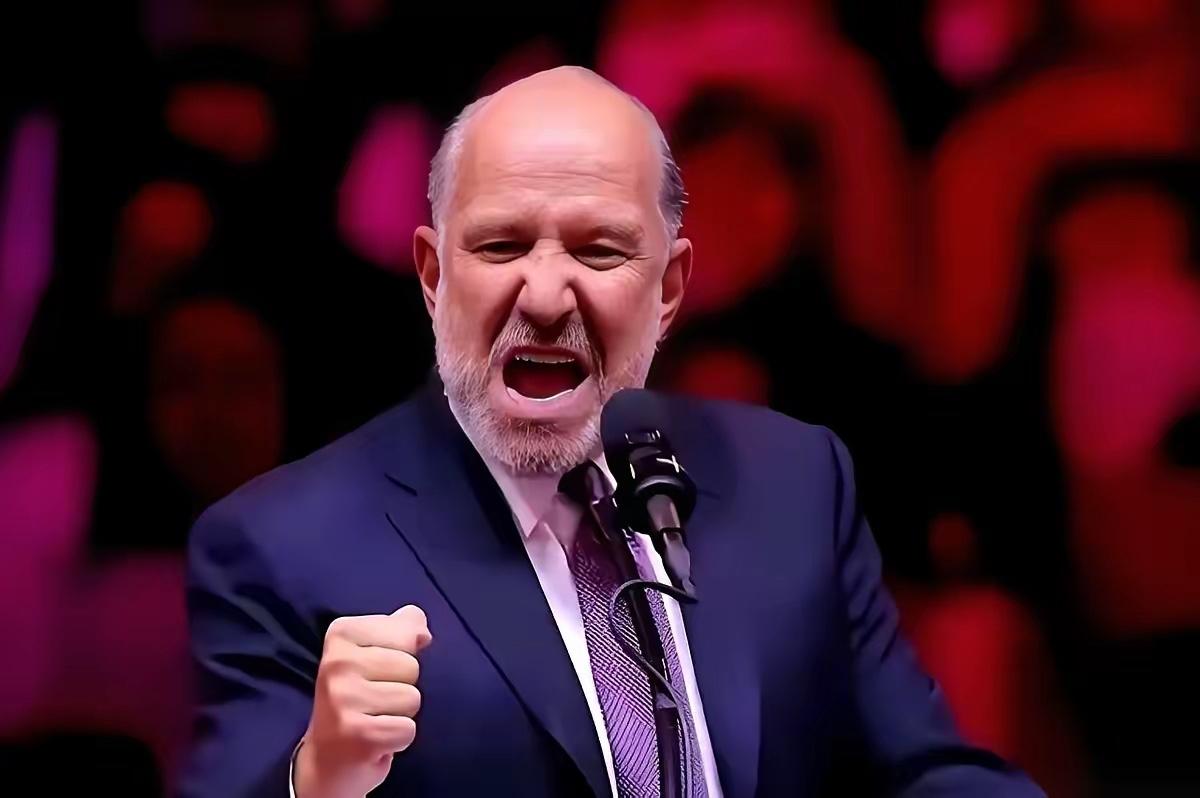 美国商务部长在国会，当着所有人的面，火气直接顶了上来：“为什么中国连一块我们的芯