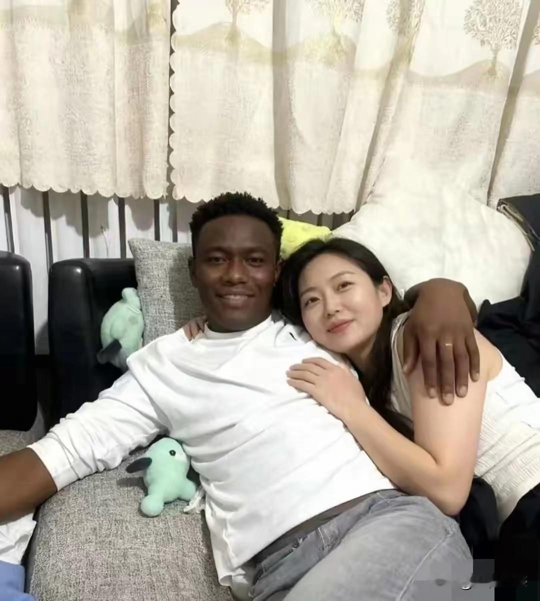 两个人在一起，感觉非常的惬意，感觉非常的幸福，这种状态不是装出来的，是一种自然流