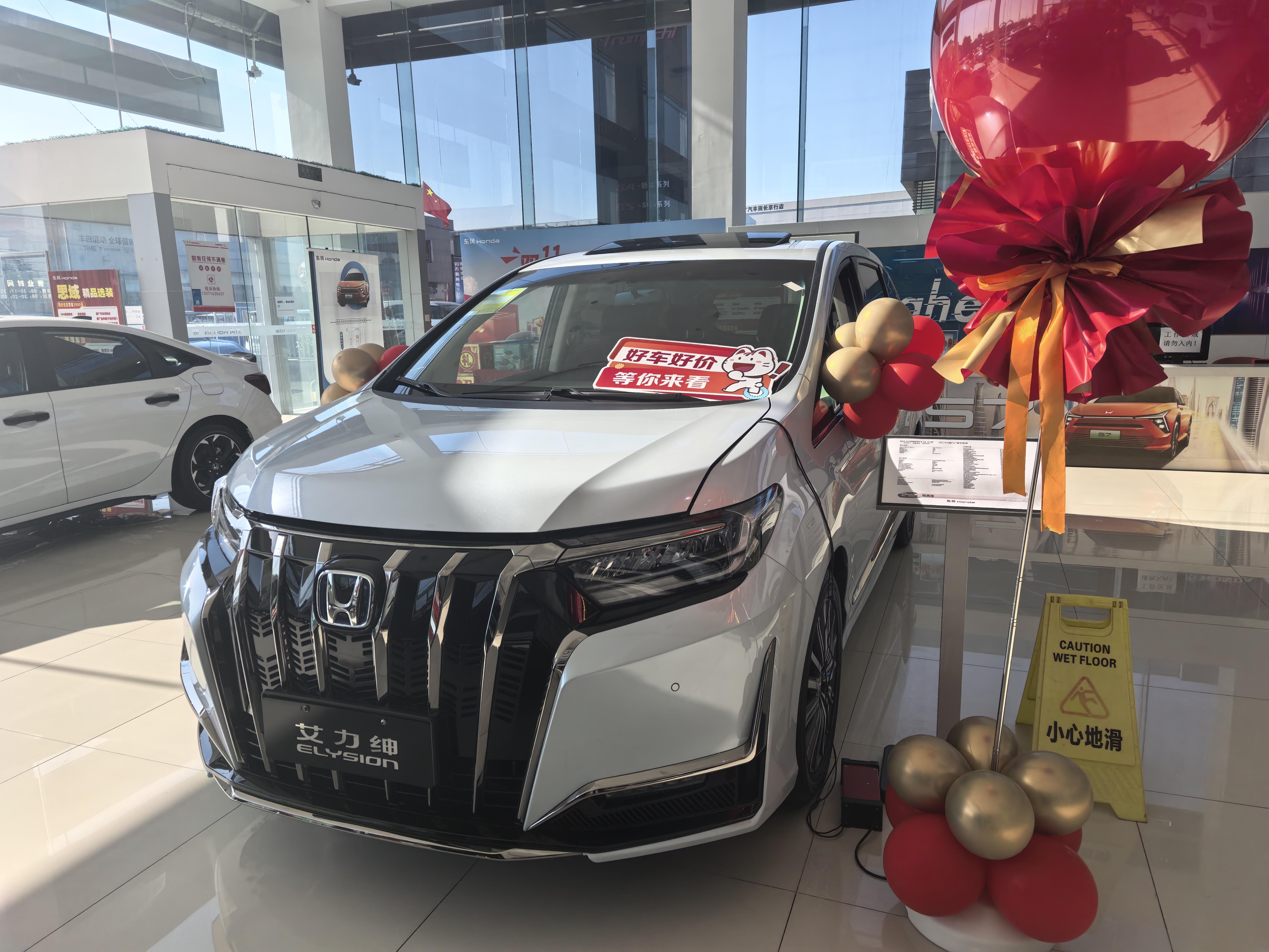 回东本4s店修车，看了看新款艾力绅看前脸确实更佳豪气冲天，让作为老车主的我慕了。