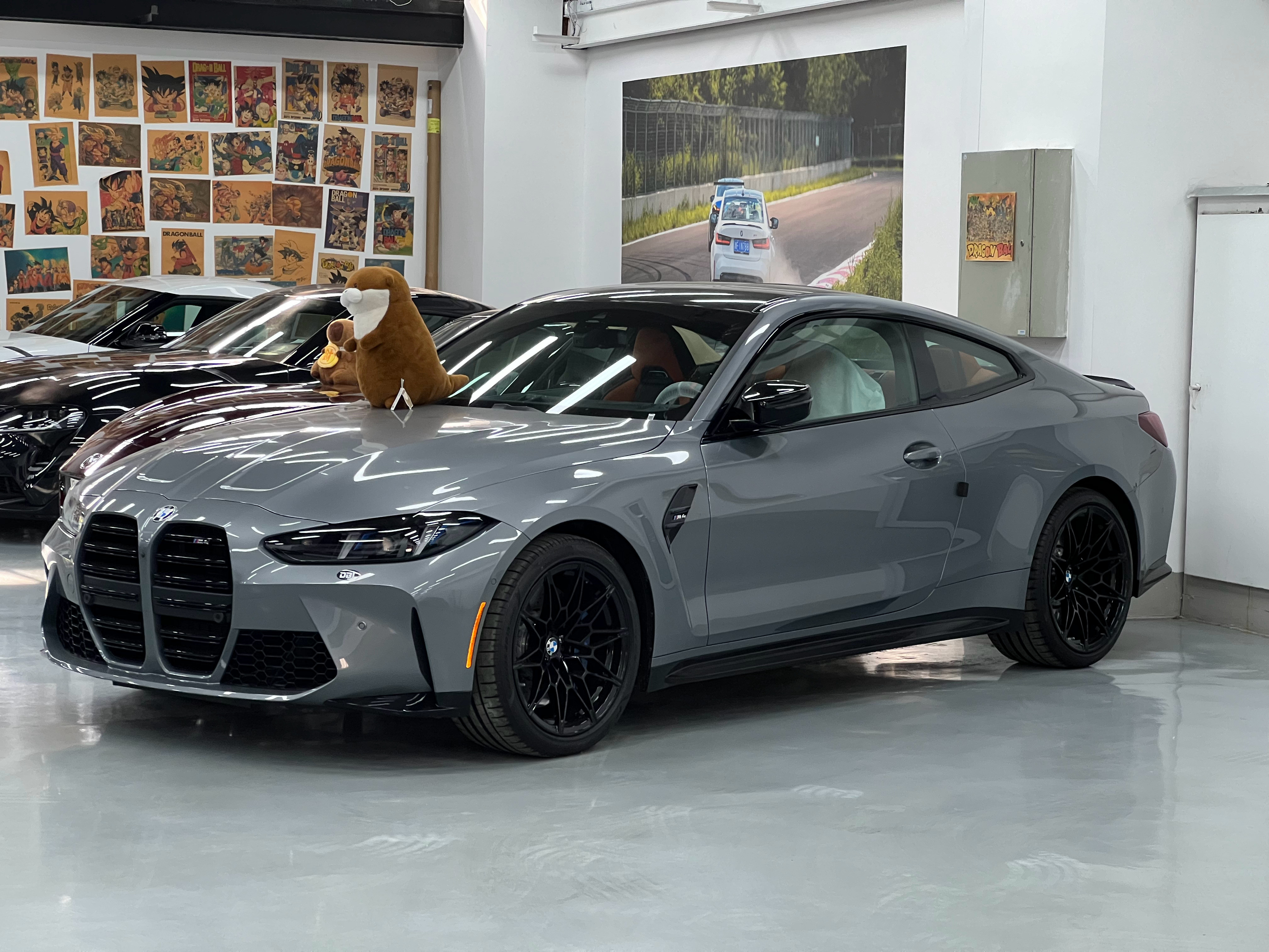 前杠有色差别怕，正常塑料件和铁件，就会有色差