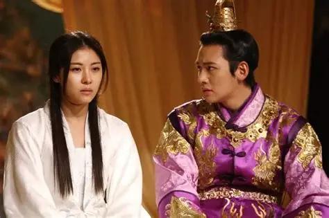 1418年，一个朝鲜女人带着肚子里的孩子，被送进了紫禁城。她叫黄氏，是这