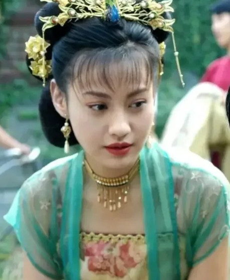 2005年，王晶拍《小鱼儿与花无缺》，“大反派”江玉燕定的是李小冉，她还出席了发