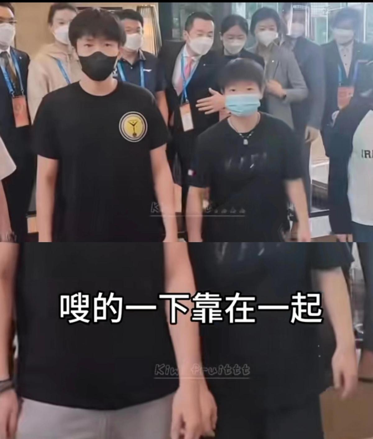 王楚钦黑，孙颖莎白，一站一块儿，像极了食堂里抢饭的俩人——一个端碗，一个拿筷，默