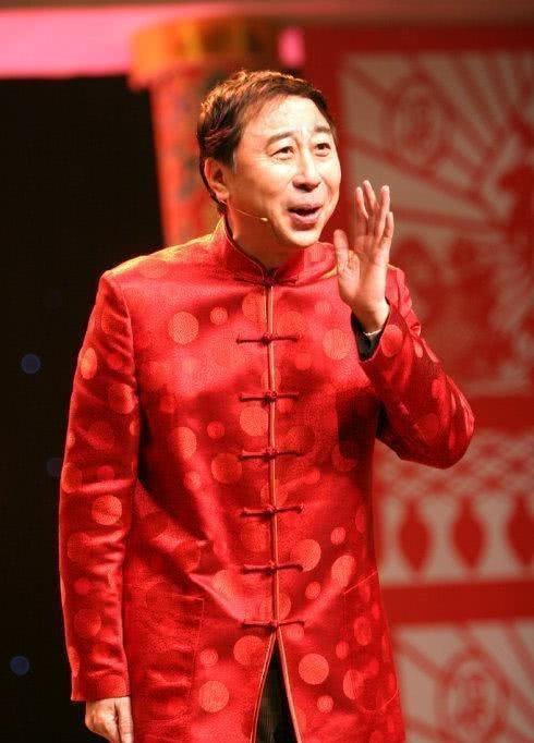 一封匿名信突然寄到冯巩手里，里面藏着惊人威胁：50万换取沉默，不然丑闻满天飞。这