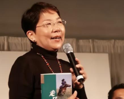 “拜托，把《愚公移山》这篇课文从教材里拿掉吧！这个寓言故事‘太恐怖了’。”201