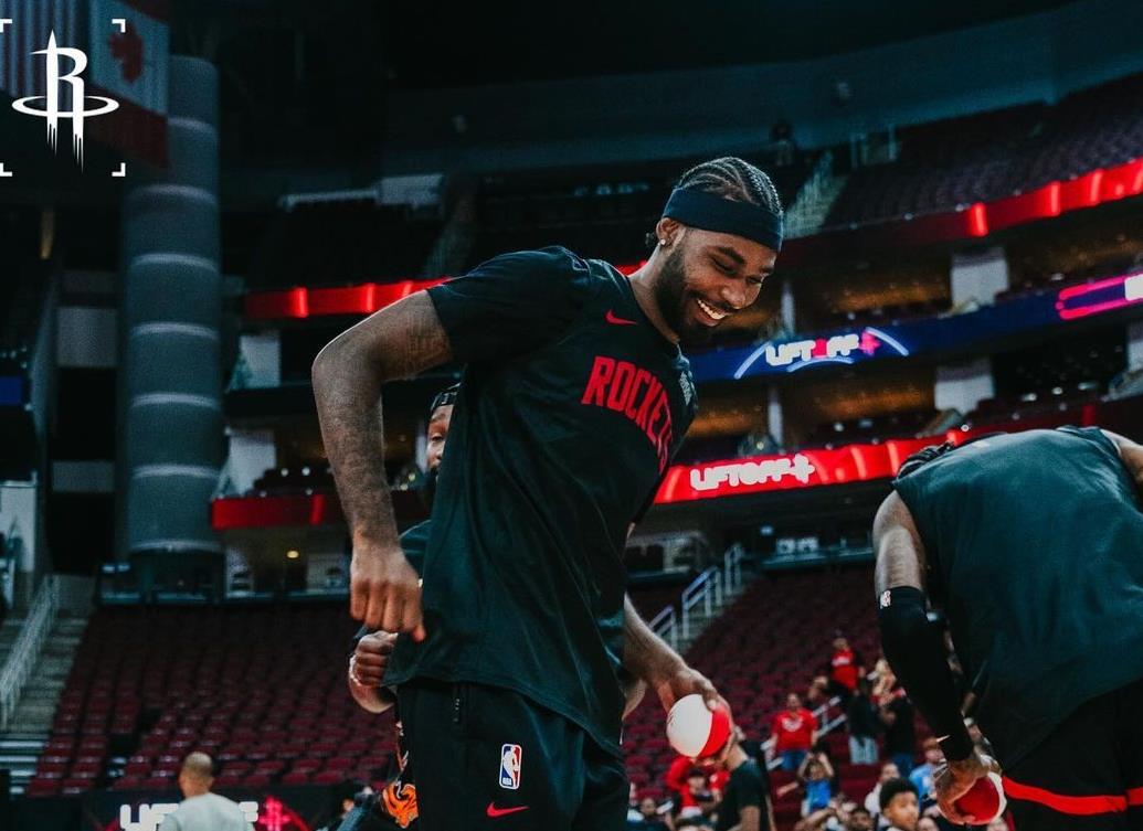 老将范弗里特赛季报销，这对于火箭队的影响是很大的。不过现在火箭队仍把战绩提升到了