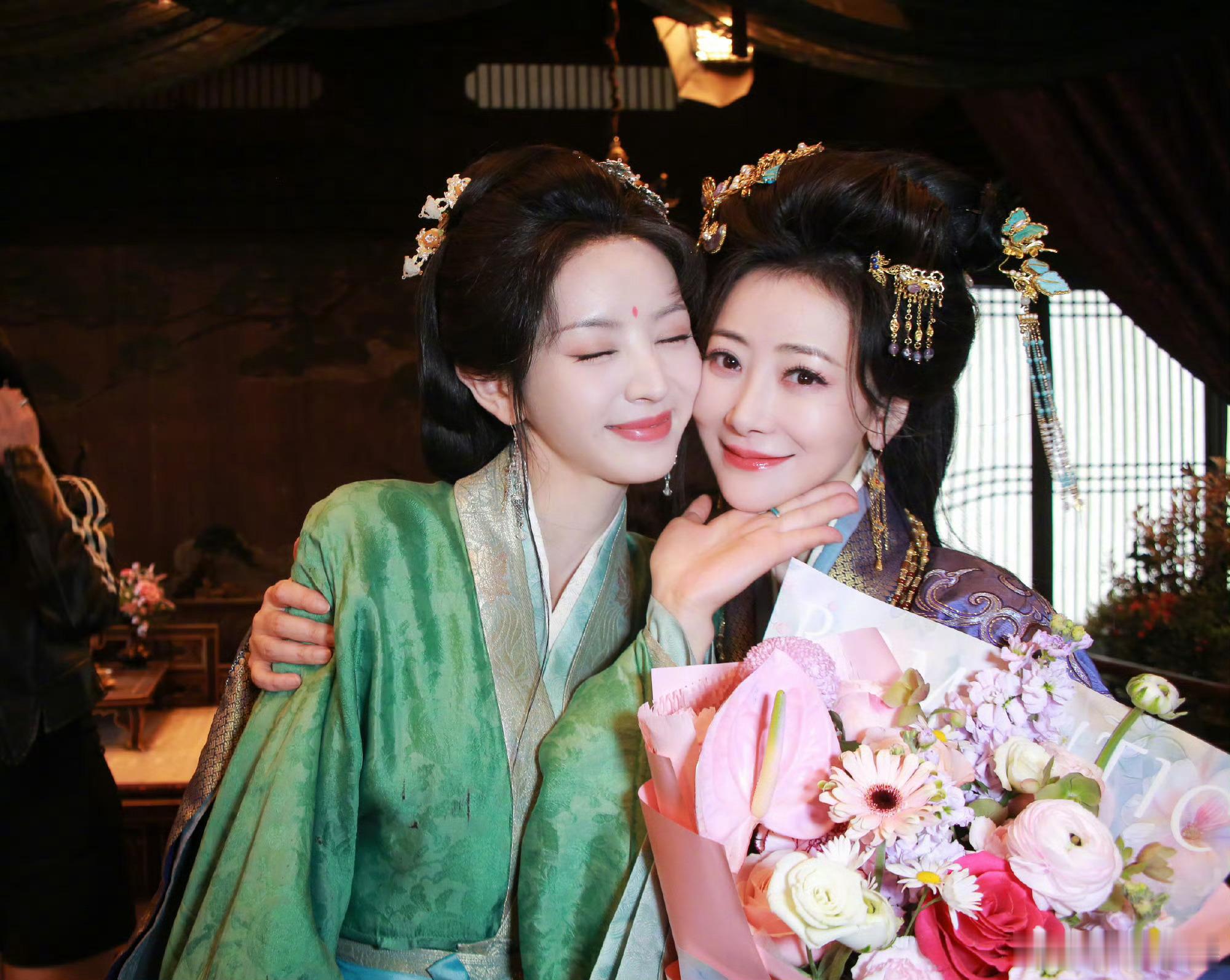 嫁金钗强女阵容田曦薇陈紫函搭配孔琳同台演戏太难得，都是古装剧里的熟面孔，气场气