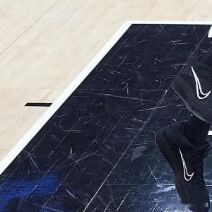 孙铭阳退出国家队NBA季后赛继续进行，圣安东尼奥马刺队主场赢球拿到赛点。文班亚马