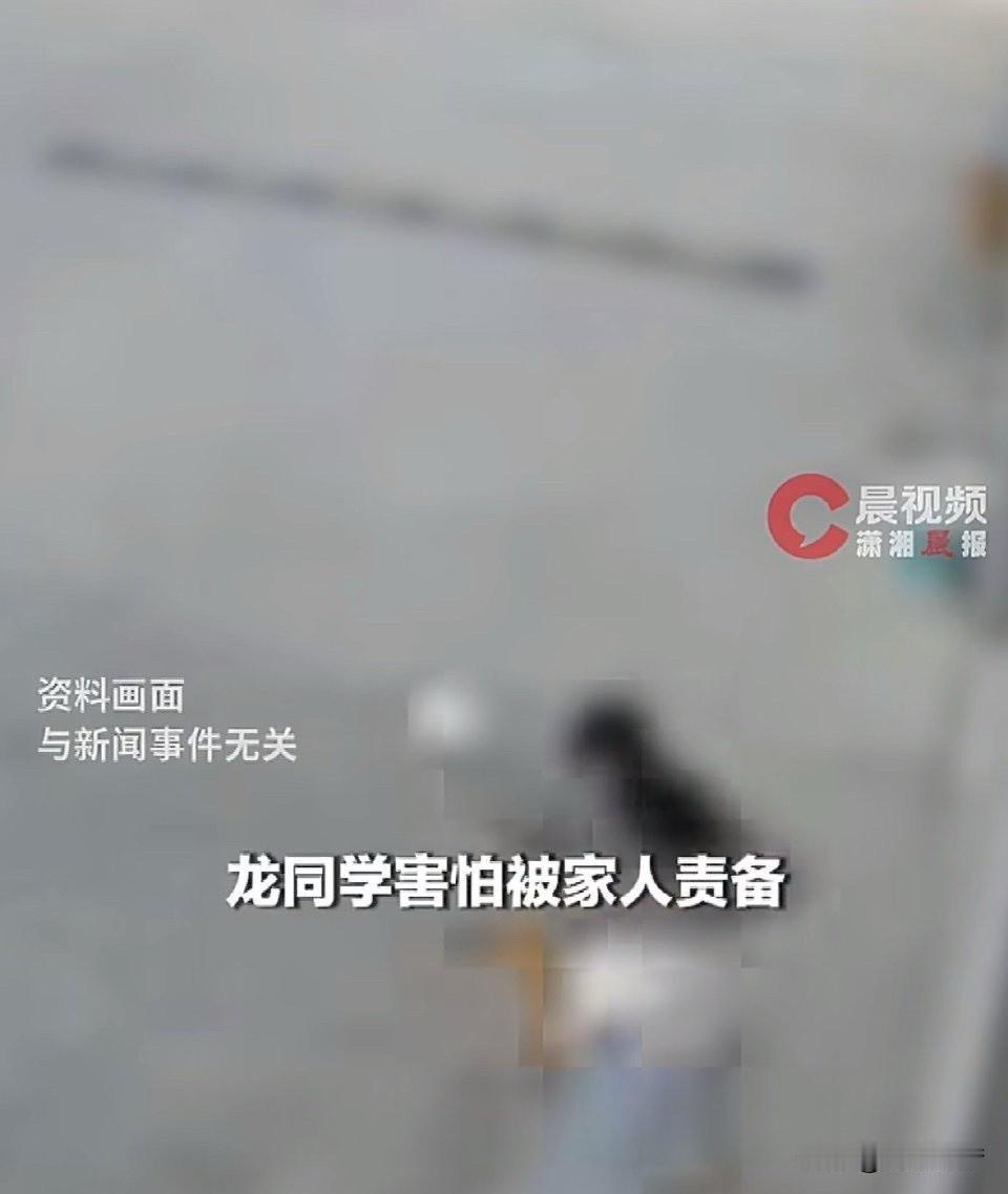 河南南阳一名11岁小女孩被狗咬伤后身亡这事儿像根针，扎得人心里直淌血。一个活
