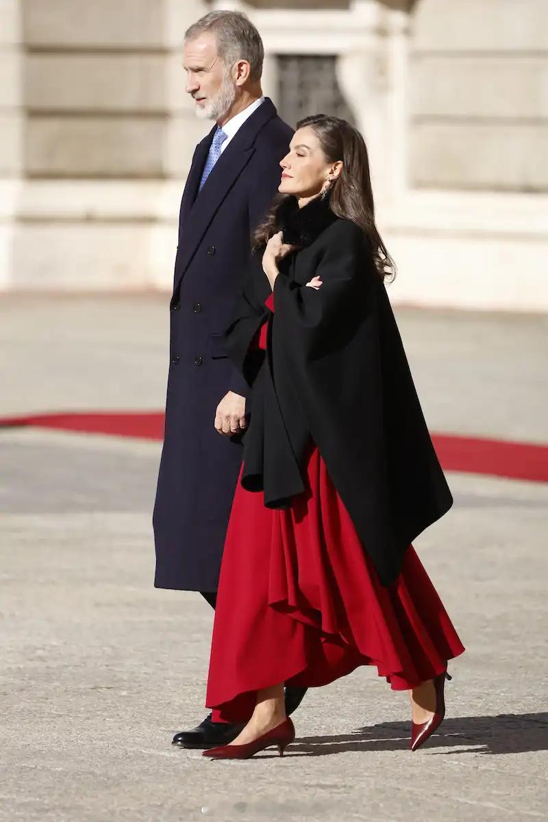 11月26日，西班牙国王和王后在马德里皇宫主持仪式，接待来访的德国boss夫妇。