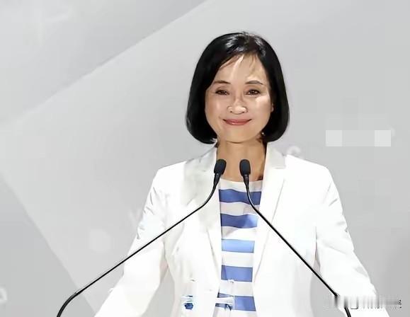 郑丽文两天内将两次帮李四川站台，柯志恩或应反思她的言语！就在10月3日，郑丽文出