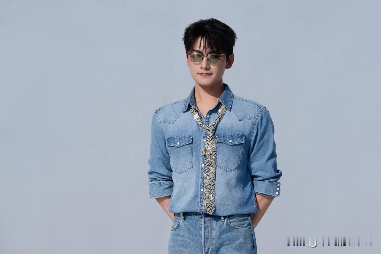 6月28日，杨洋到重庆参加商务活动，他只要一讲话，现场的粉丝就会响起欢呼之声，杨