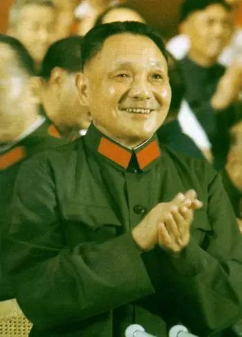 很多人今天回头看上世纪九十年代，总容易产生一种错觉，仿佛中国的发展一路顺风顺水。