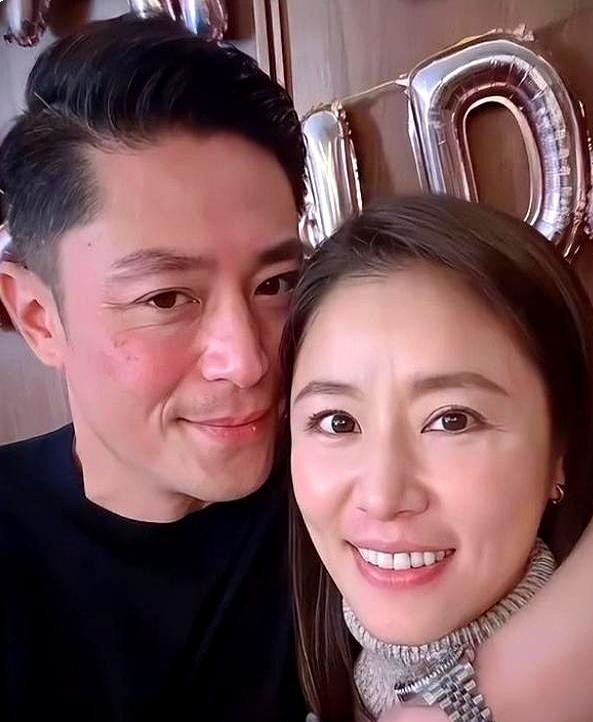 当年迷倒万千少女的古装顶流，如今走在路上估计很多人都不敢认了。46岁的霍建华近照一出来，发际线明显退