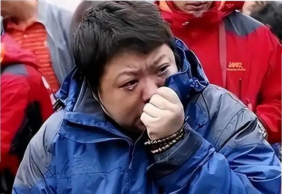官方下场了韩红又惹上事了，韩红基金会6000万采购疑云：2个人公司、180