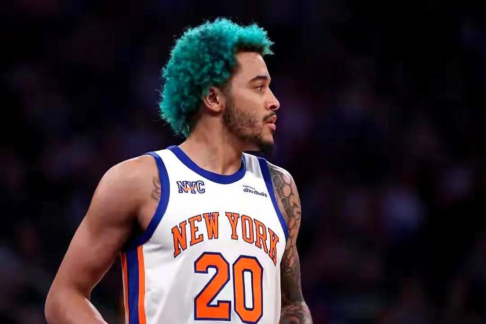 NBA最诡异的一枚戒指诞生了。索汉，一个赛季同时效力马刺和尼克斯，结果两队全