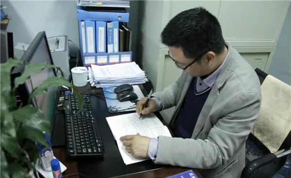 县城学校副校长压力山大！最近和一位在县城学校担任副校长的朋友聚餐，他无奈