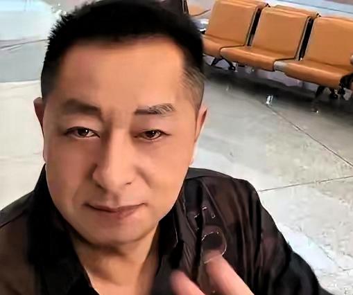 湾湾新生命，牵动汪家心，祖辈团聚情深。湾湾，新生命来了，汪家都关注，小孩子诞生