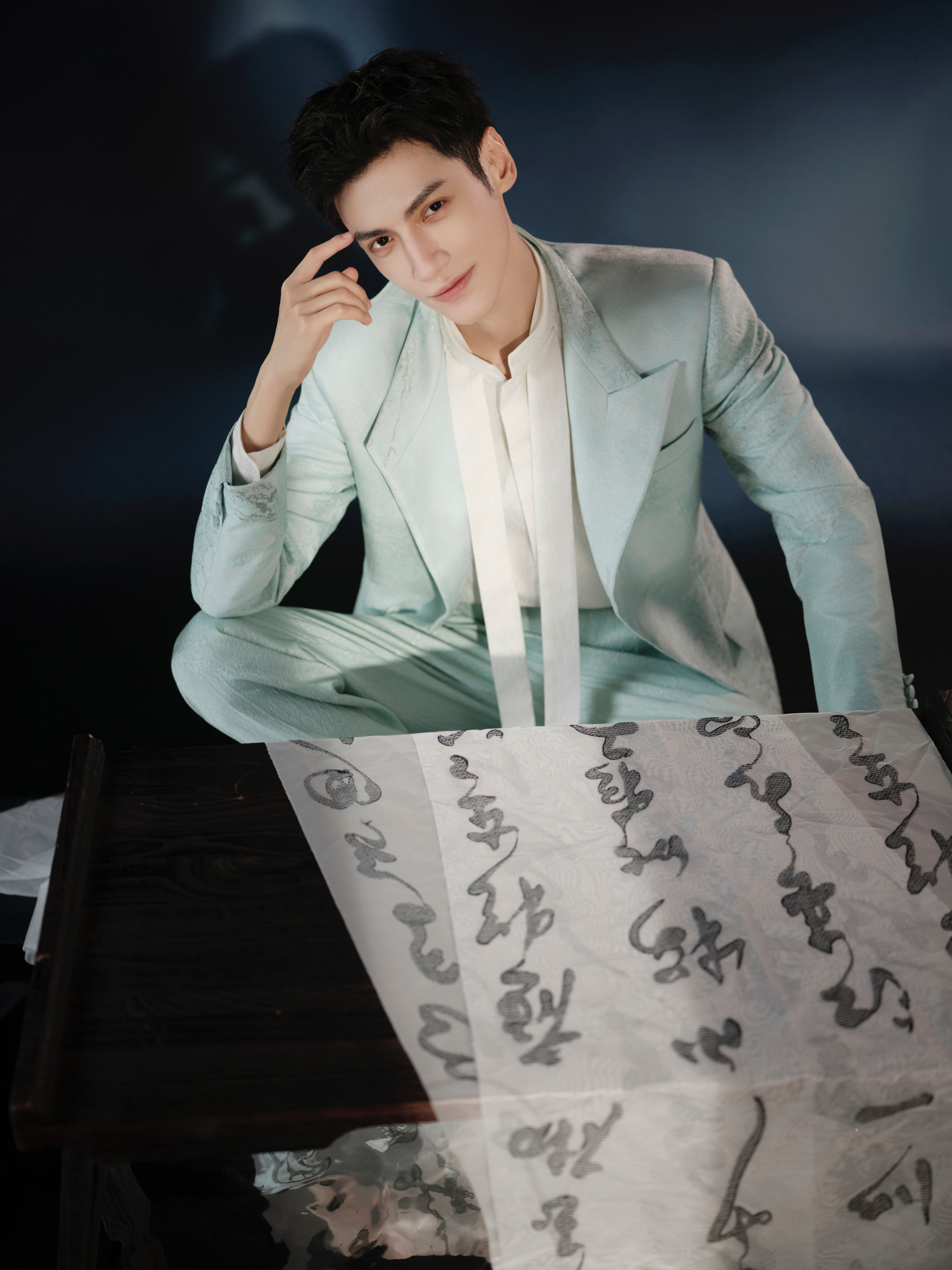 罗云熙工作室🧣包罗万相2025.11.01浮光掠影间，续写温润如玉的章节。罗云