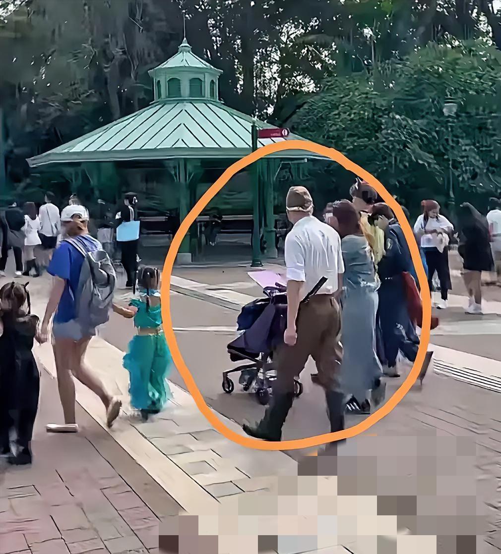 “太可恶了！”香港迪士尼，男子穿日本大佐军服，被国人举报后，三分钟围上来十几名安