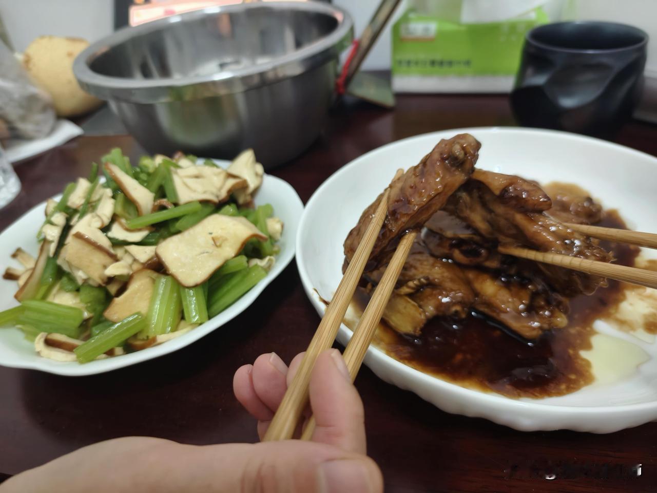 朋友之间需要边界感前阵子我和一个比较要好的同事一起做饭吃，她负责买菜，更恰当的