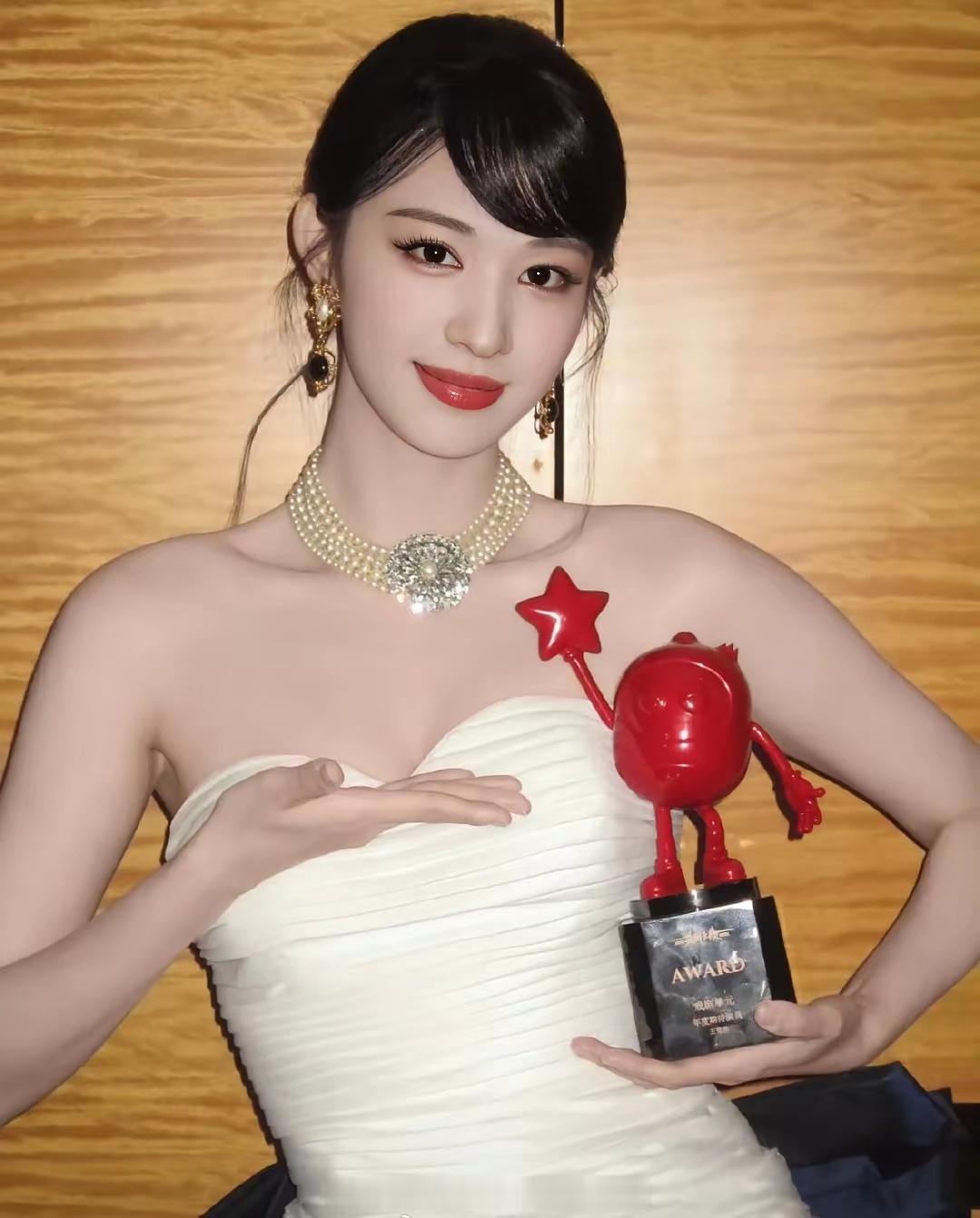 杨紫和王楚然这是同款妆造吗？🤔