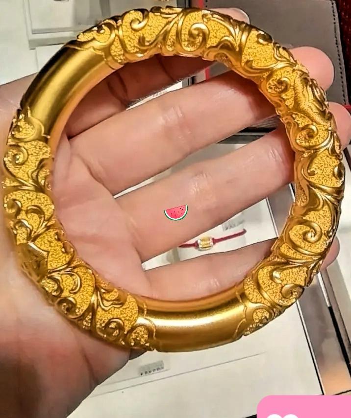 黄金市场又乱了！5线下金店纷纷闭店，15日金价停在933元黄金疯了！11月