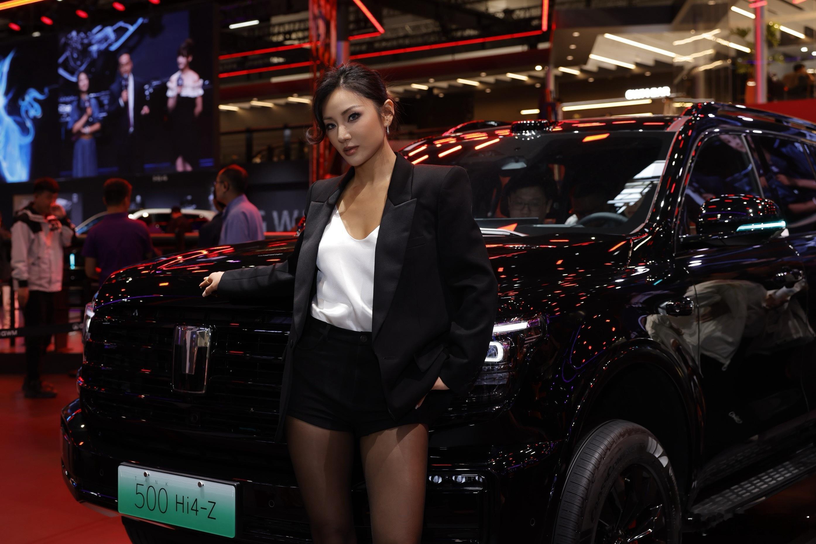 长城汽车的电竞日简直人气爆棚！坦克500Hi4-Z黑武士版亮相，都是冲它颜值来的